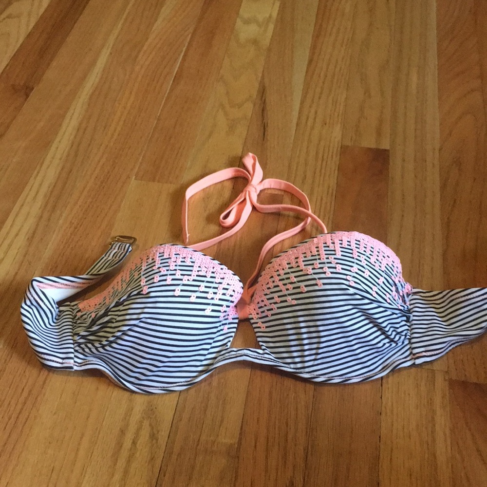 Victoria’s Secret bikini top. 36C.